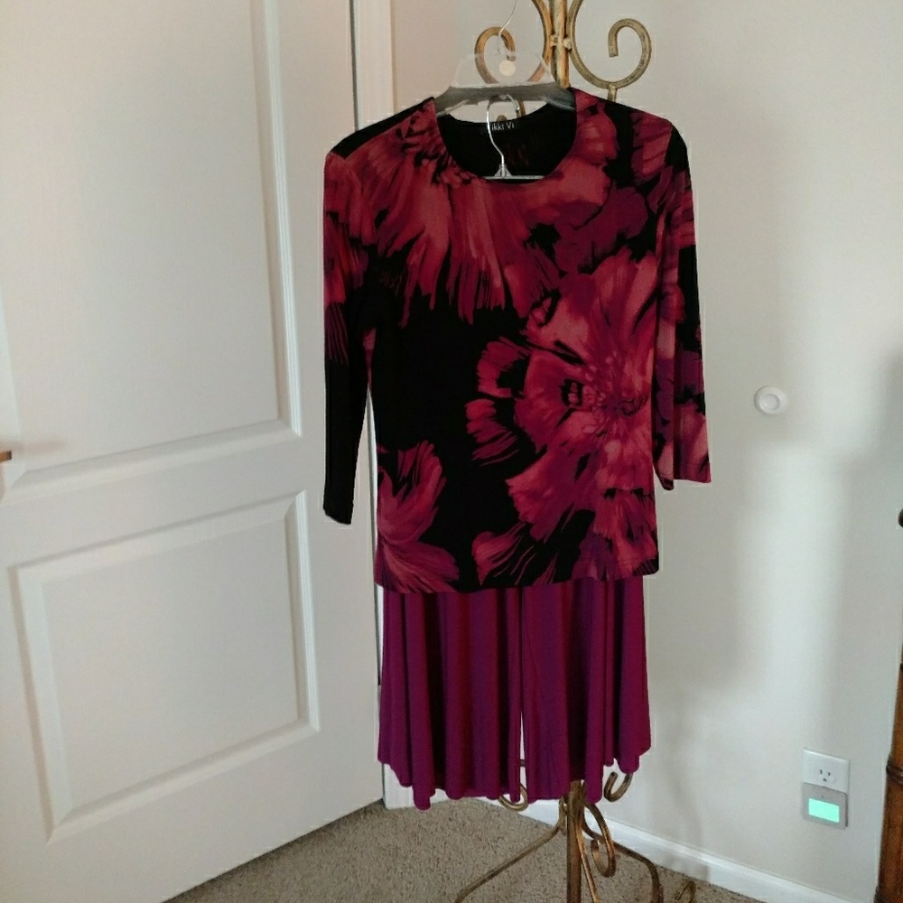 Vikki Vi blouse and crop pants set